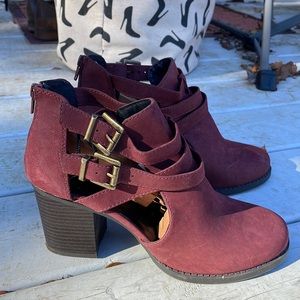 Burgundy buckle booties, EUC!